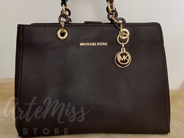 Mochila Michael Kors, Color Café Oscuro, $1,999 MXN